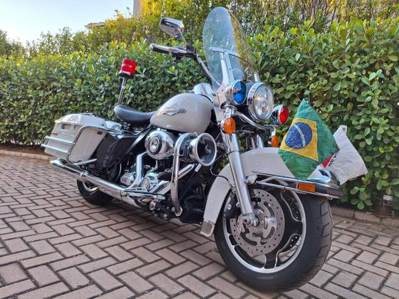 HARLEY-DAVIDSON ROAD KING POLICE 